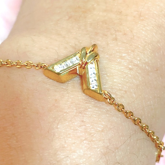 Louis Vuitton Essential V Gold Tone Bracelet - Picture 5 of 13